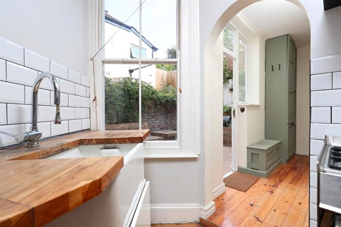 2 Bedroom Flat For Sale In Claremont Avenue, Bishopston, Bristol, BS7