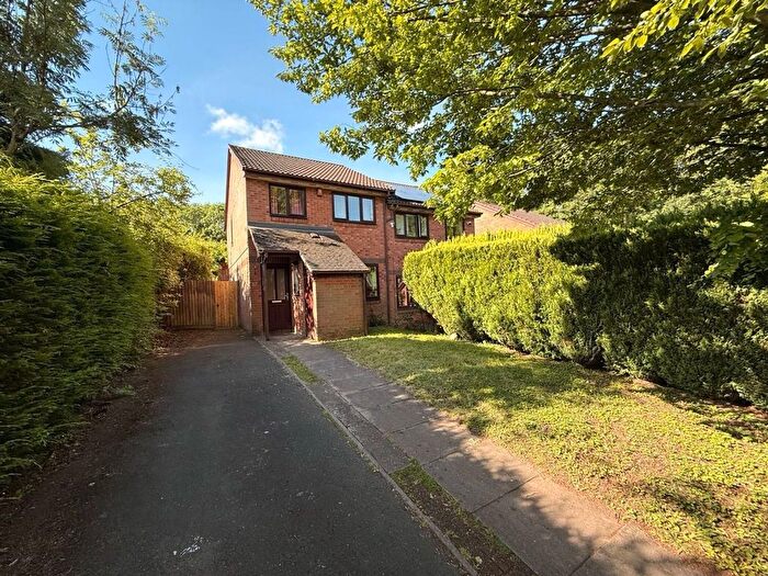 3 Bedroom Semi-detached House To Rent In Beveley Road, Oakengates, TF2