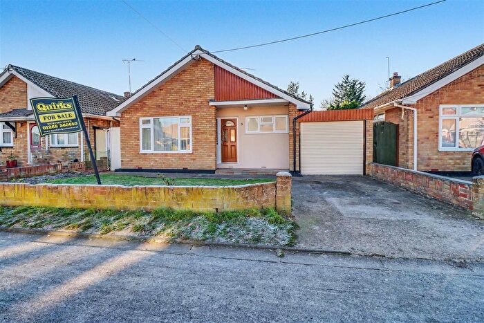3 Bedroom Detached Bungalow For Sale In Oakhurst Drive, Wickford, SS12