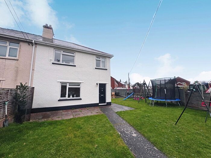 3 Bedroom Semi-Detached House For Sale In Broad Lane, Tiverton, EX16