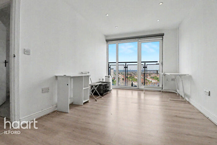 1 Bedroom Apartment To Rent In Eastern Avenue, Ilford, IG2