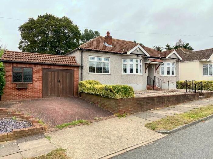 3 Bedroom Bungalow To Rent In Hillfoot Road, Romford, RM5