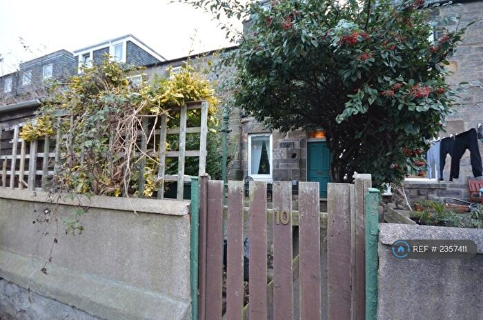 2 Bedroom Flat To Rent In Beechwood Terrace, Edinburgh, EH6