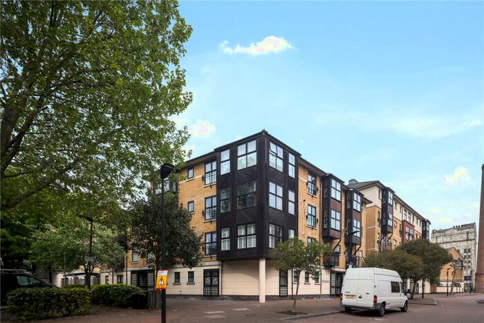 2 Bedroom Flat To Rent In Munnings House, Portsmouth Mews, London, E16