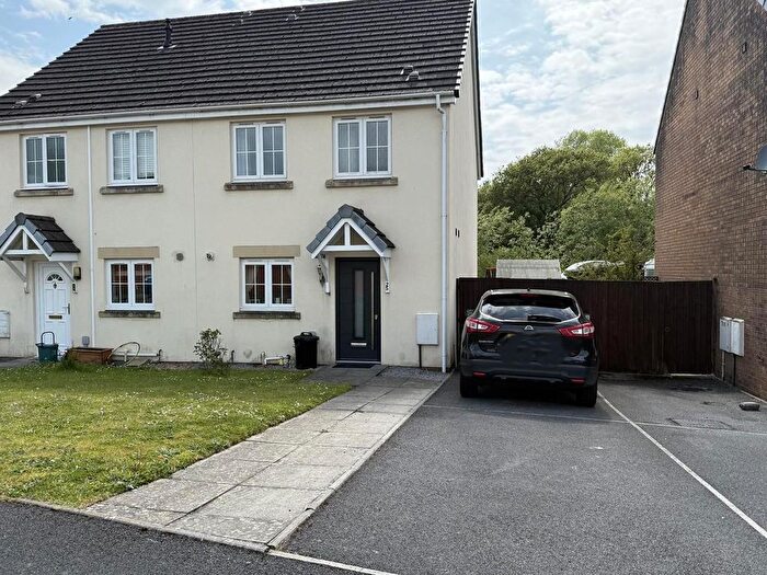 3 Bedroom Semi-Detached House For Sale In Cwrt Lando, Pembrey, Burry Port, SA16