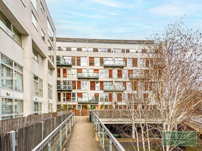 2 Bedroom Flat For Sale In - Broad Road, Sale, M33