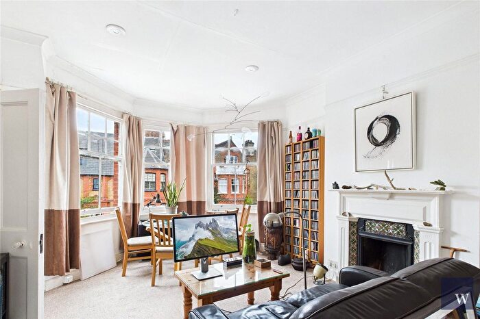 2 Bedroom Flat For Sale In Kirkstall Road, London, SW2