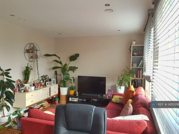 2 Bedroom Flat To Rent In Holloway Road, London, N19