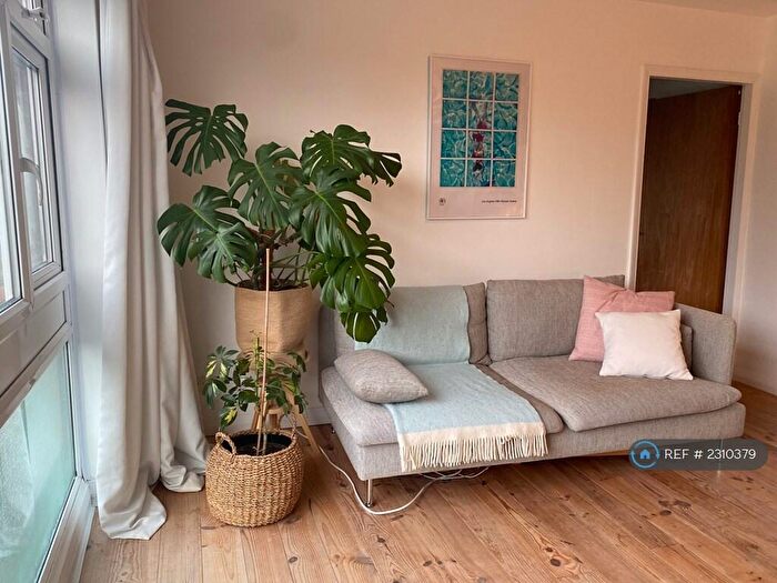 1 Bedroom Flat To Rent In Aylesby Court, Manchester, M21