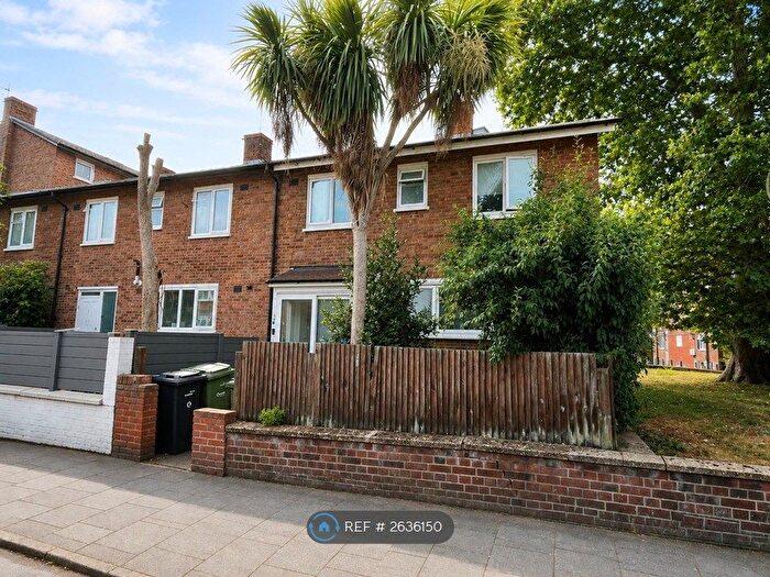 4 Bedroom Semi-Detached House To Rent In Sandmere Road, London, SW4