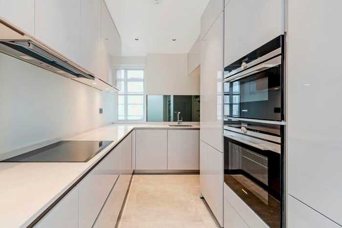 3 Bedroom Flat To Rent In Gloucester Place, London, NW1