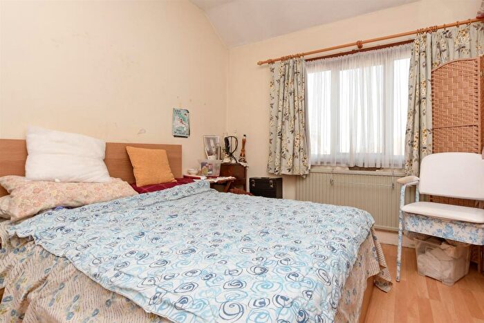 3 Bedroom End Of Terrace House For Sale In Buller Road, Thornton Heath, Surrey, CR7