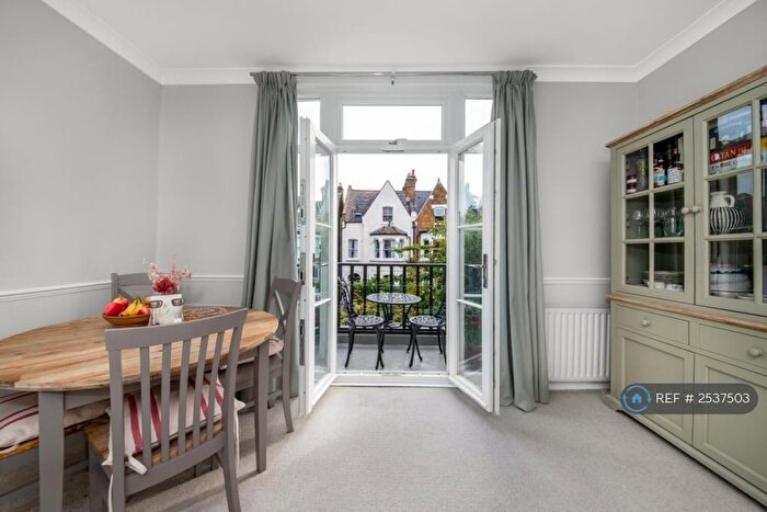 3 Bedroom Flat To Rent In Romola Road, London, SE24