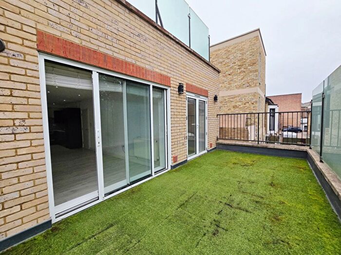 3 Bedroom Flat To Rent In Kings Road, Wimbledon, SW19