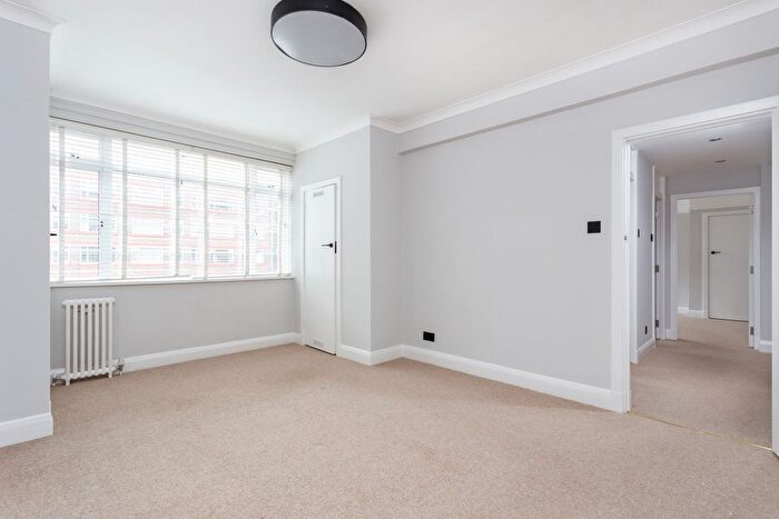 1 Bedroom Flat To Rent In Du Cane Court, Balham High Road, London, SW17