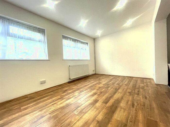 4 Bedroom Semi-Detached House To Rent In Percy Gardens, Ponders End, Enfield, EN3