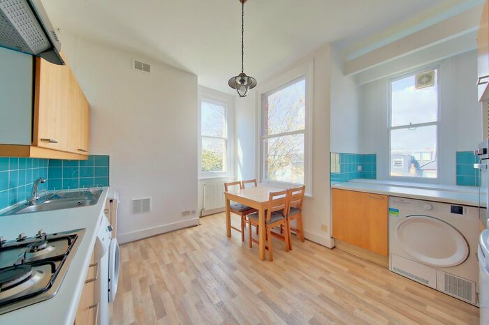 3 Bedroom Flat To Rent In Bishops Park Road, London, SW6