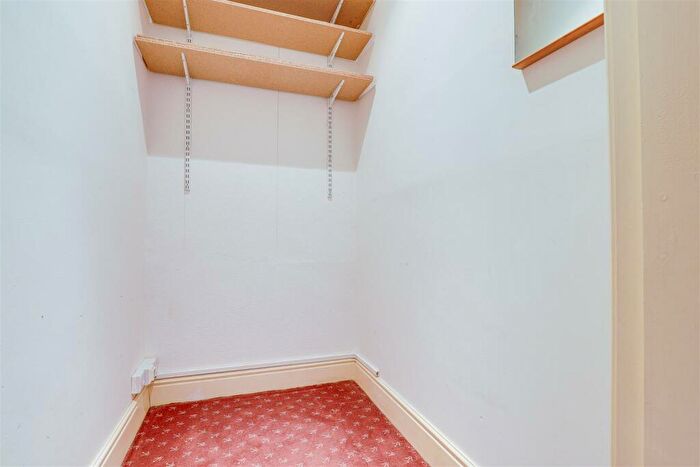 2 Bedroom Apartment For Sale In The Cedars, Sherwood, Nottinghamshire, NG5