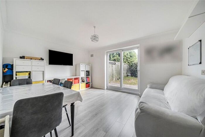 3 Bedroom Semi-Detached House To Rent In Chertsey, Surrey, KT16