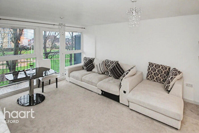 2 Bedroom Flat To Rent In Monarch Way, Ilford, IG2