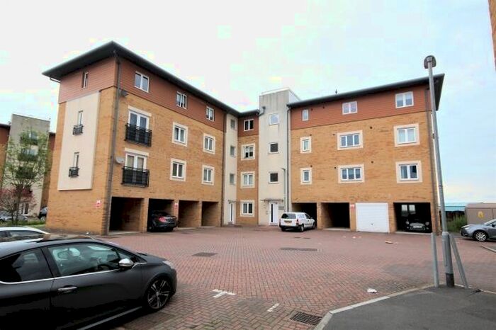 2 Bedroom Flat To Rent In Manley Gardens, Bridgwater, TA6