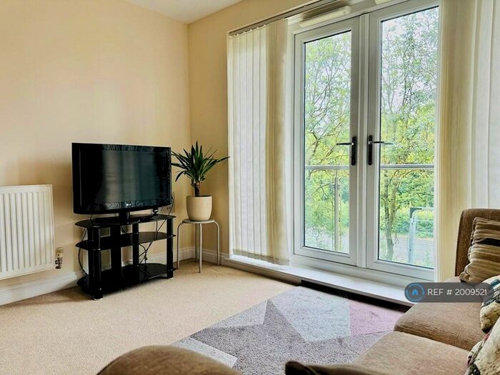 2 Bedroom Flat To Rent In Sinclair Drive, Basingstoke, RG21