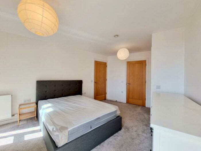 2 Bedroom Apartment To Rent In Candle House Wharf Approach Leeds, LS1