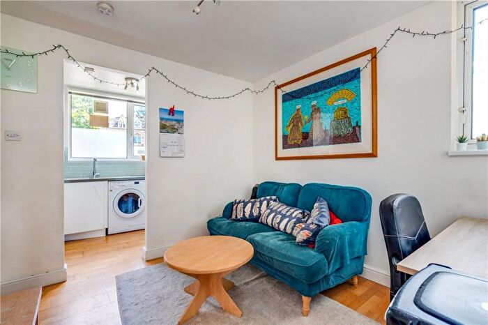 2 Bedroom Flat To Rent In Ashley Crescent, London, SW11