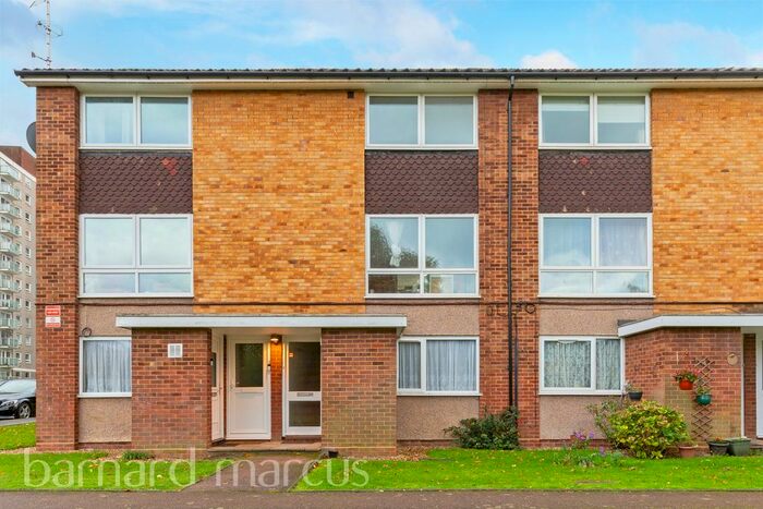 2 Bedroom Maisonette To Rent In Basinghall Gardens, Sutton, SM2