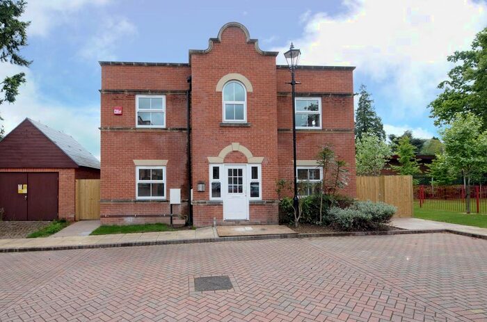 2 Bedroom Flat To Rent In Franklin Court, Wormley, GU8