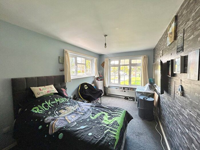 2 Bedroom Flat For Sale In Collington Avenue, Bexhill On Sea, TN39