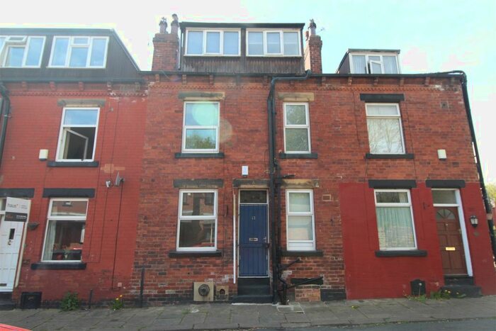 3 Bedroom Terraced House To Rent In Vicarage Terrace, Leeds, LS5