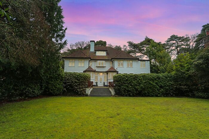 2 Bedroom Flat For Sale In Queens Park Avenue, Bournemouth, BH8