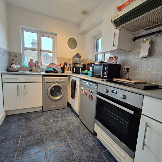 1 Bedroom Flat To Rent In The Avenue, Highams Park, E4