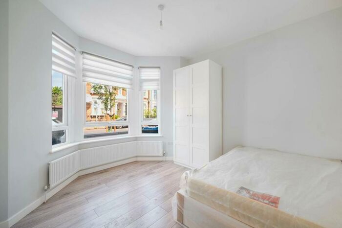 3 Bedroom Flat To Rent In Dagmar Gardens, Kensal Rise, London, NW10