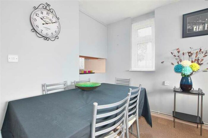 1 Bedroom Apartment To Rent In Haldon Close, Chigwell IG7