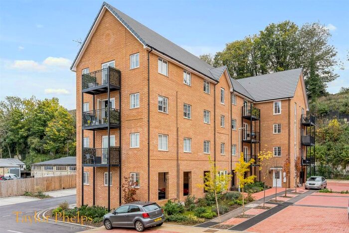 2 Bedroom Apartment To Rent In Arnold Close, Hertford, SG13