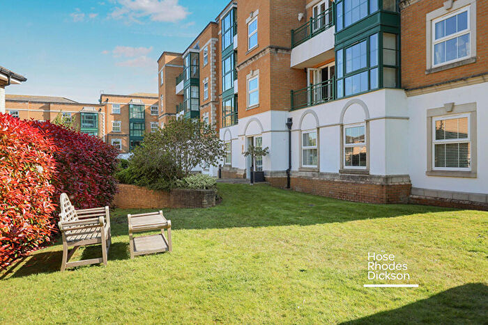 2 Bedroom Apartment To Rent In Drake House, Cowes, PO31