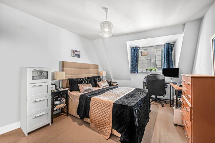 1 Bedroom Flat For Sale In Pepys Street, Tower, EC3N