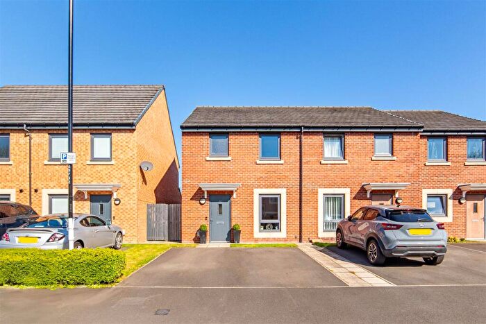 3 Bedroom End Of Terrace House For Sale In Silverbirch Drive, Camperdown, NE12