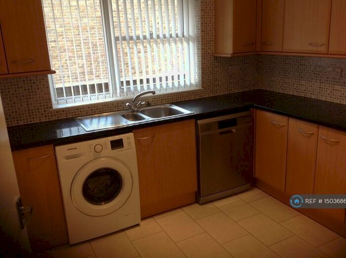 3 Bedroom Flat To Rent In St. Marys Walk, Maidenhead, SL6