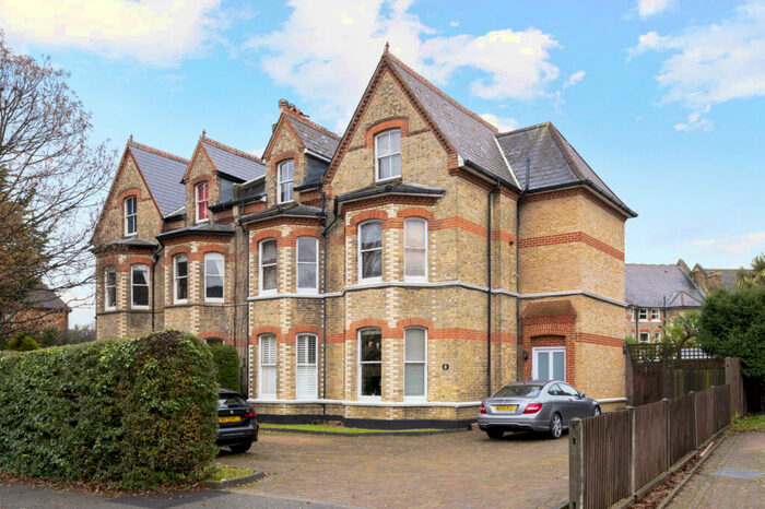 1 Bedroom Apartment To Rent In Surbiton Hill Park, Surbiton, Surrey, KT5