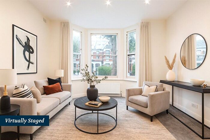 3 Bedroom Flat To Rent In Harlesden Gardens, Harlesden, NW10