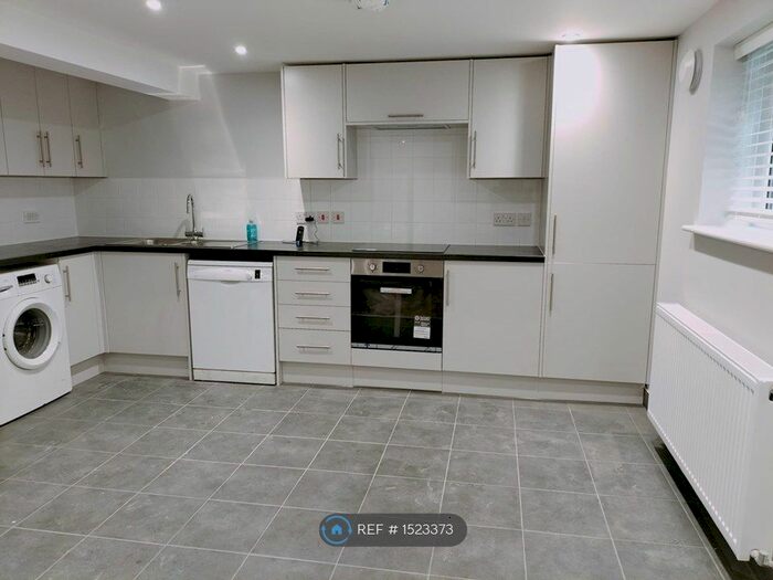 2 Bedroom Flat To Rent In Vincent Avenue, Manchester, M21