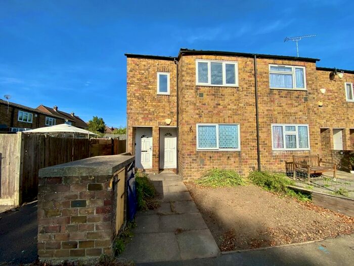 2 Bedroom Maisonette For Sale In Kenwood Close, Sipson, West Drayton, UB7