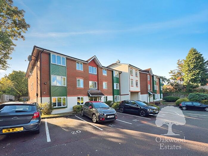 2 Bedroom Flat To Rent In Missenden Gardens, Burnham, SL1