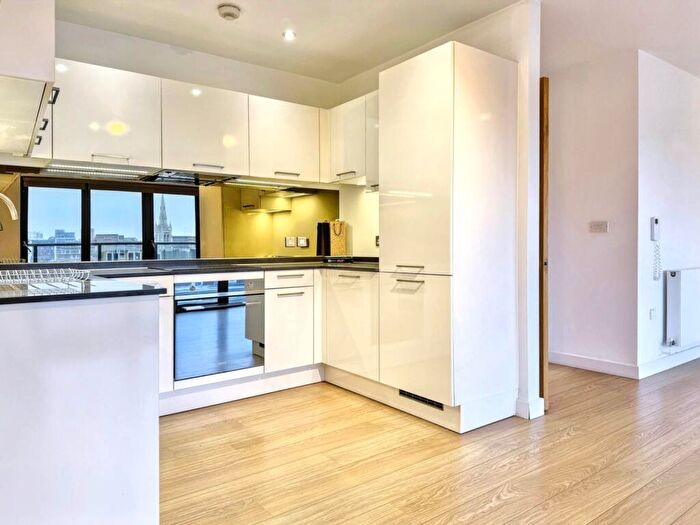 2 Bedroom Apartment To Rent In Madeira Road, Bournemouth, BH1