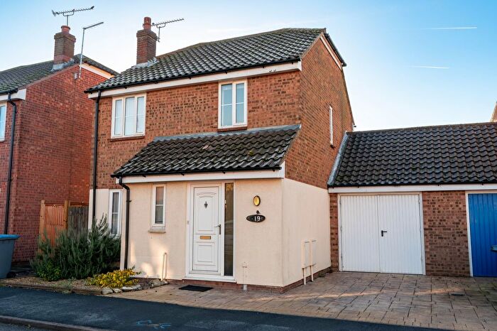 3 Bedroom Link Detached House For Sale In Valley Walk, Felixstowe, IP11
