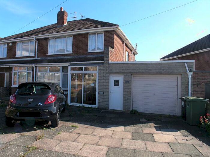 3 Bedroom Semi Detached House For Sale In Halesowen, Carol Crescent, B63