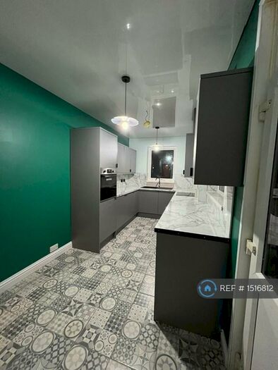 4 Bedroom Detached House To Rent In Sutton Passeys Crescent, Nottingham, NG8